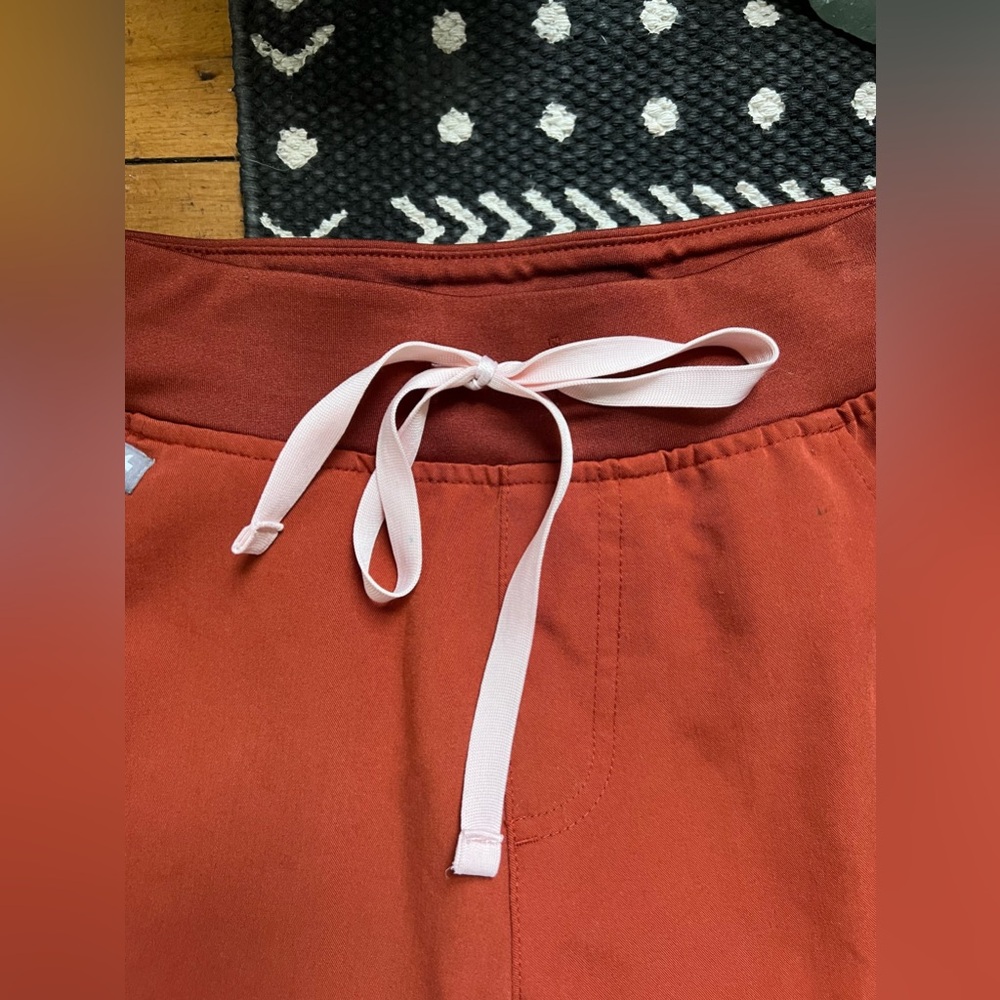 FIGS Zamora Jogger Scrub Pants - Picture 11 of 16